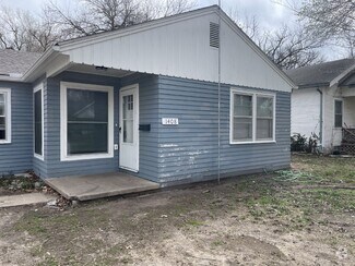 Building Photo - 2 Bedroom and 1 Bath Duplex, w/ off street...