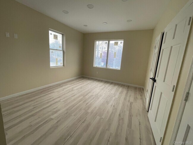 Building Photo - 136 Park Ave