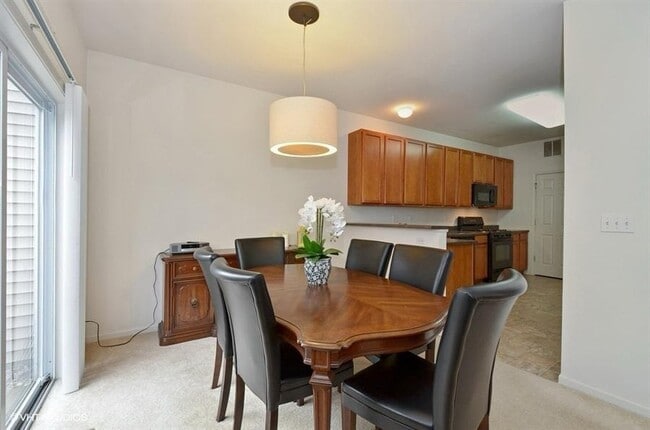 Building Photo - 376 Tower Dr