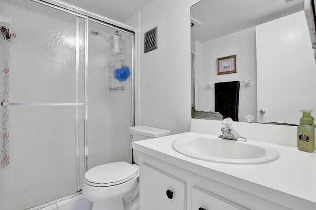 Building Photo - 9480 Poinciana Pl