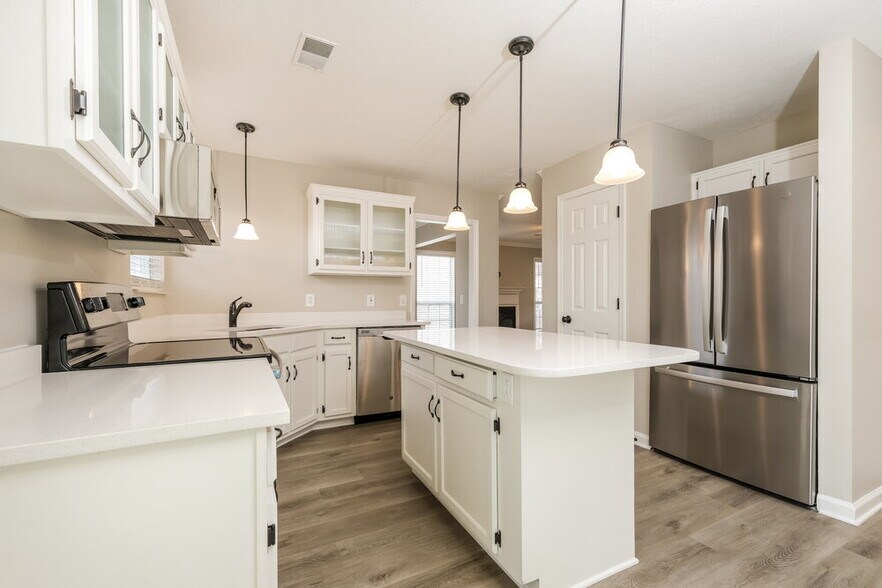 Building Photo - 3102 Creekview Ln