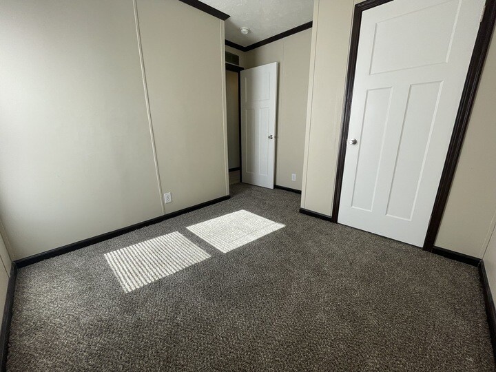 Building Photo - 15861 Marentette Dr