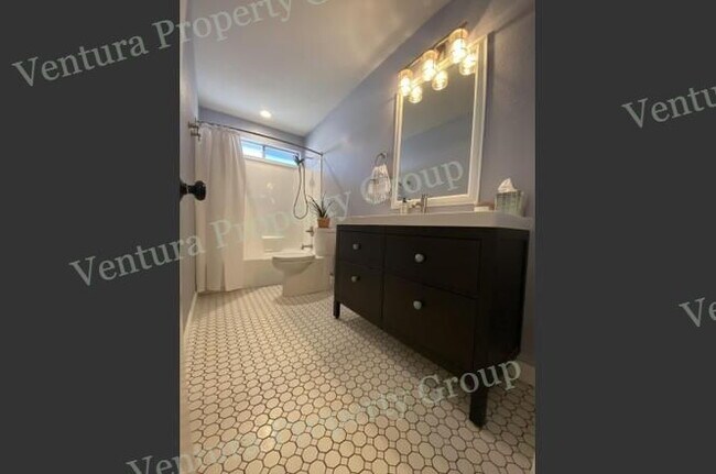 Building Photo - "COMING SOON - Spacious 2-Bed Townhouse in Ventura's Heart!"