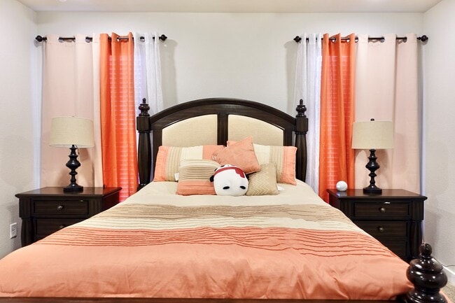 Building Photo - 413 Graze St