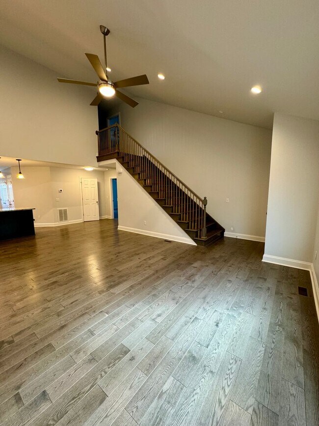 Building Photo - Like New Duplex for Rent