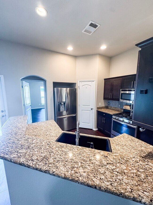 Building Photo - Quiet 3/2 House in Meadowcreek w/ Aug Move in!