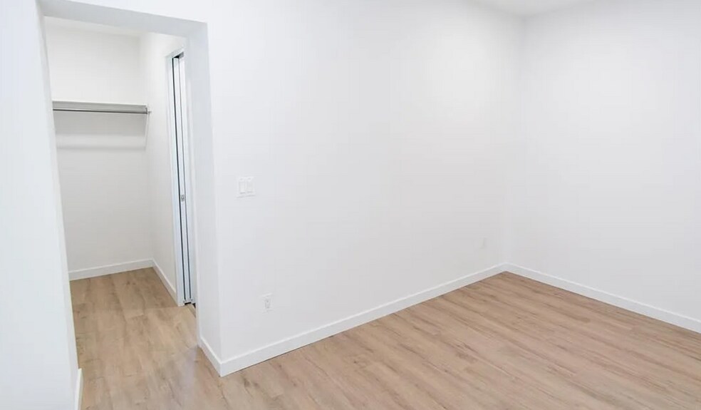 Building Photo - 1915 W Livingston St