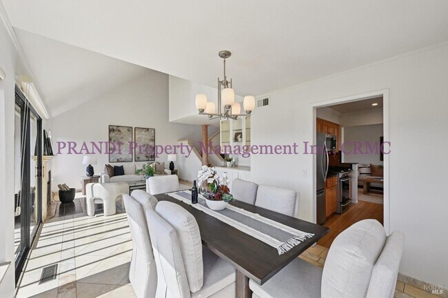 Building Photo - Panoramic View From This Strawberry Home w...