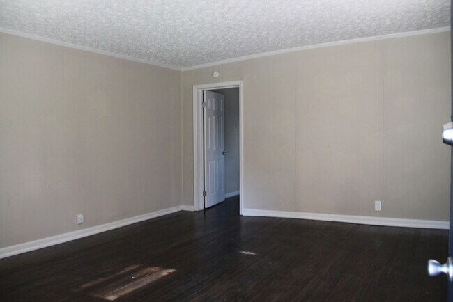 Building Photo - 2 Bedroom / 2 Bath Apartment with w/d hookups in East Nashville!