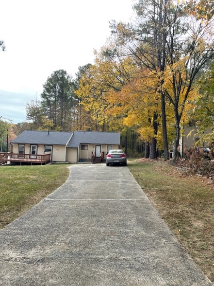 Building Photo - 2001 Peppertree St