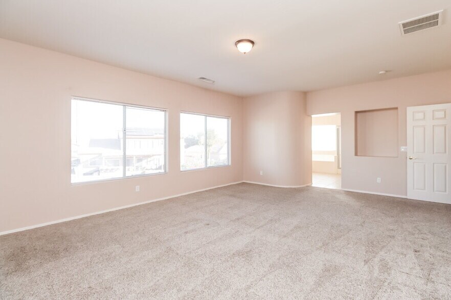 Building Photo - 5206 W Bowker St