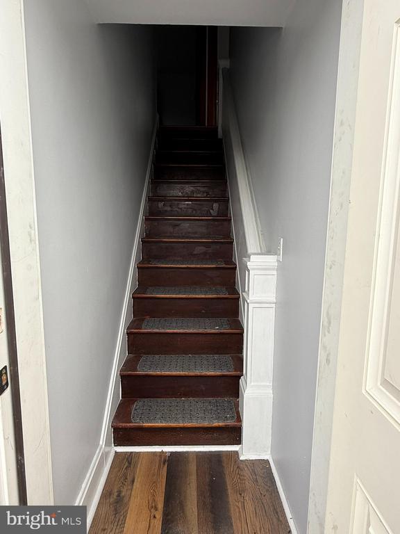 Building Photo - 295 E Main St