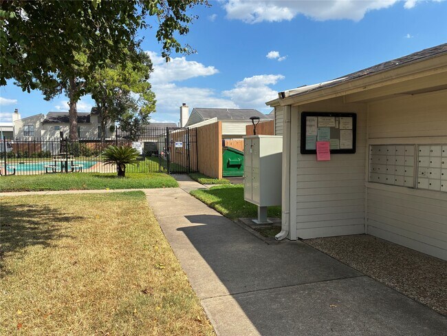 Building Photo - 6401 Deihl Rd