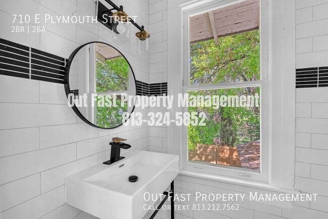 Building Photo - 710 E Plymouth St