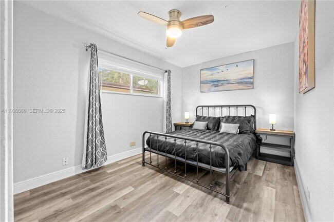 Building Photo - 1208 NE 5th Ave