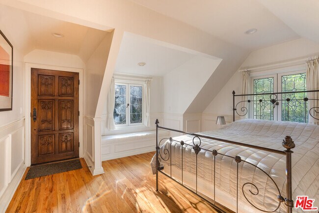 Building Photo - 4880 Queen Florence Ln