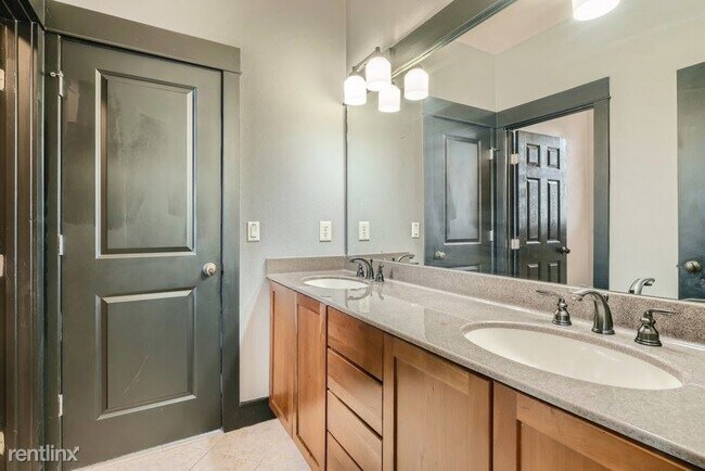 Building Photo - 4 br, 3.5 bath House - 2814 Prado Lane