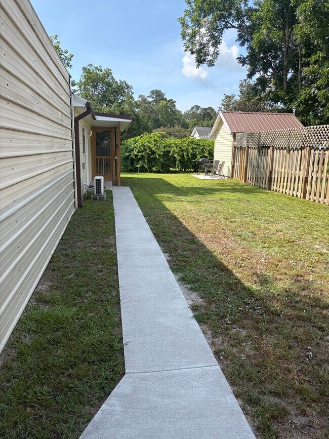 Building Photo - Updated Home in Great Location
