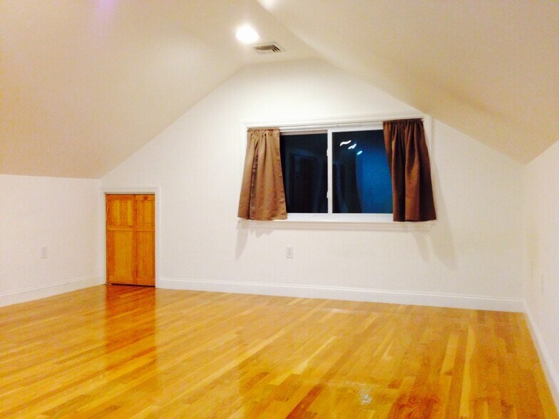 Building Photo - 58 Puritan Road