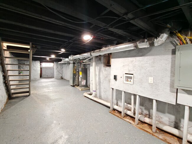 Building Photo - 143 N Conestoga St