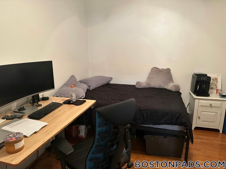 Building Photo - 149 Park Dr