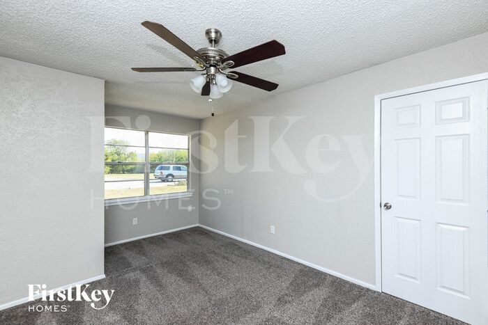 Building Photo - 308 Bluebonnet St