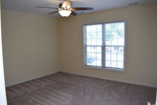 Building Photo - $1,150 | 2BR/1.5BA Townhouse – Spacious, P...