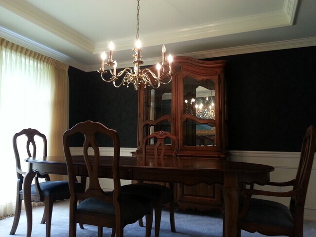 Building Photo - Beautiful Home in Bellevue Lakemont Area