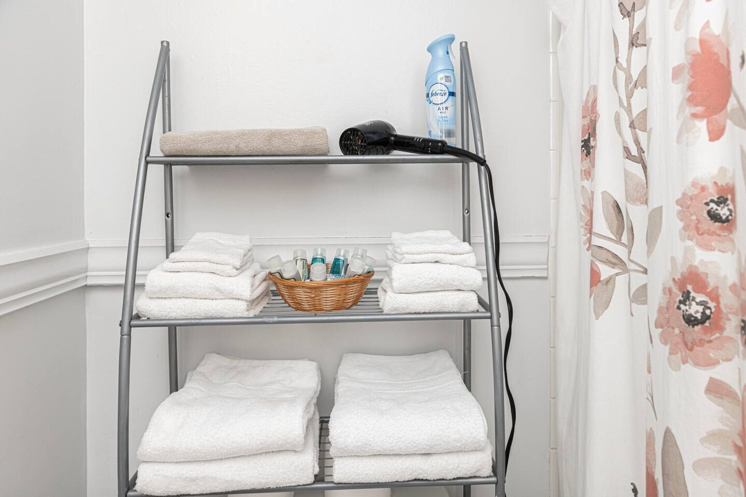 Building Photo - 658 Lancaster Ave