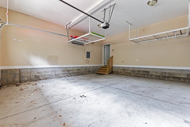 Building Photo - 768 Riverbirch Dr