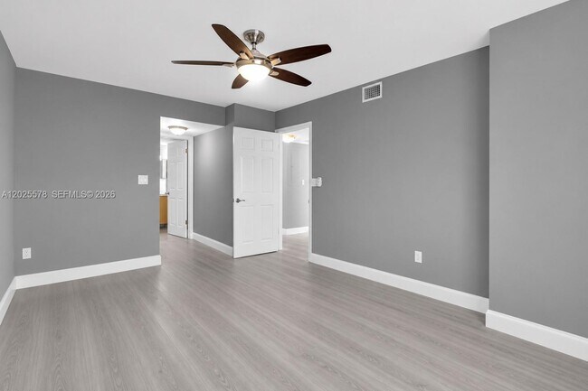 Building Photo - 2881 N Oakland Forest Dr