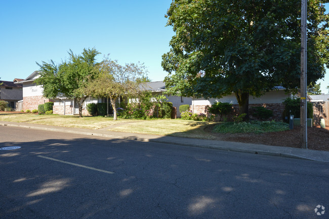 Building Photo - Uglow Manor