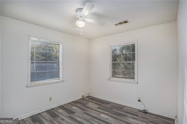 Building Photo - 5253 Brookdale Dr