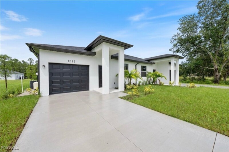 Building Photo - 1025 Meadow Rd