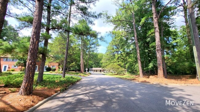 Building Photo - 5813 Nottoway Ct