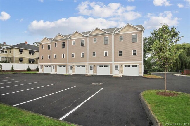 Building Photo - 35 Ringgold St