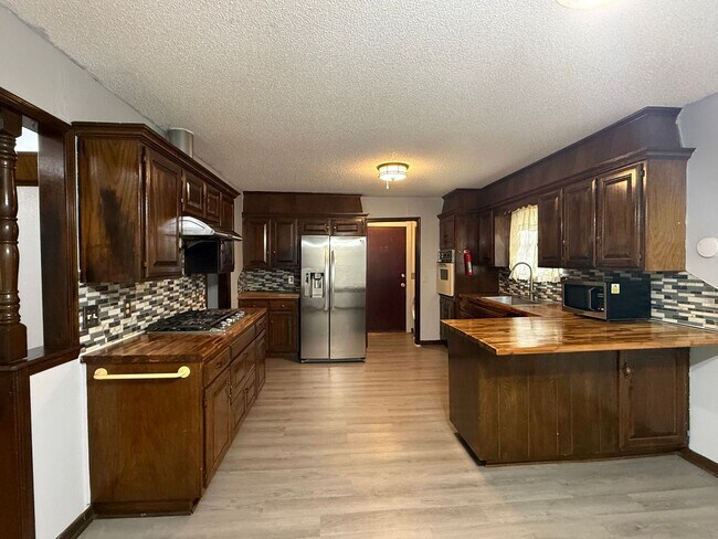 Building Photo - Must See! Welcome home to your new 3 bedroom, 2 bath home!