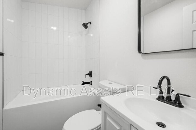 Building Photo - 403 N Walnut St