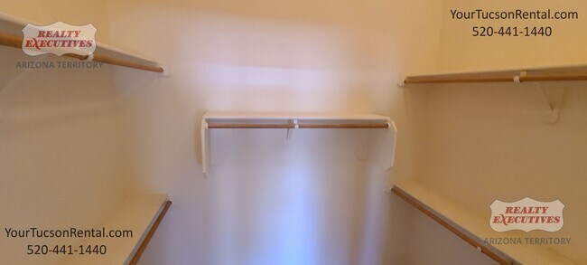 Building Photo - Starr Pass Shadows 4 bedrooms and 2 bathrooms