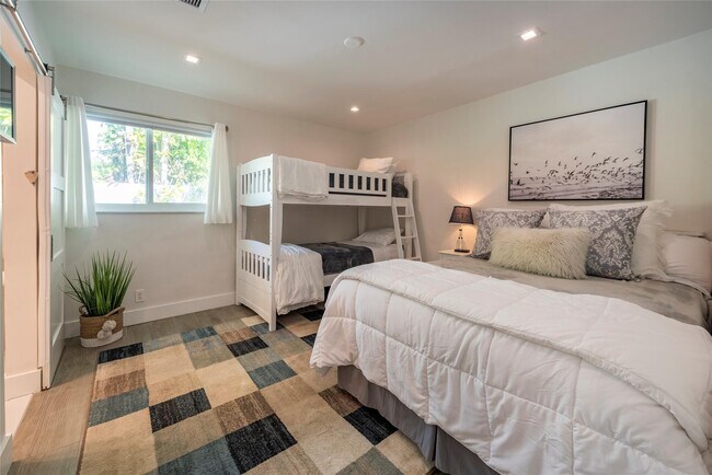 Building Photo - 1959 SE 25th Ave