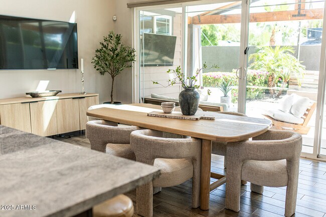 Building Photo - 3801 E Glenrosa Ave