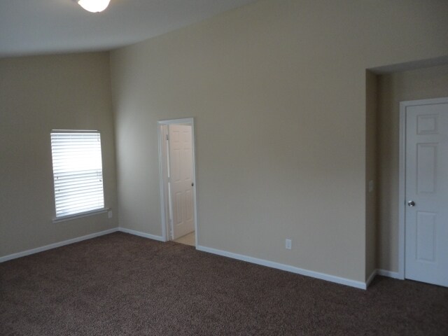 Building Photo - 204 Edgecroft Way