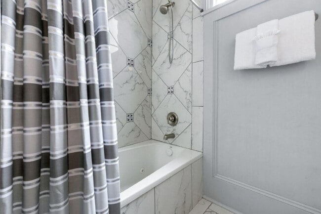 Building Photo - 1407 Baronne St