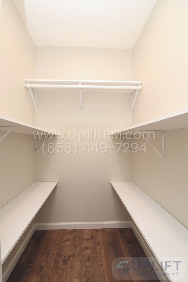 Building Photo - 10171 Empress Ave