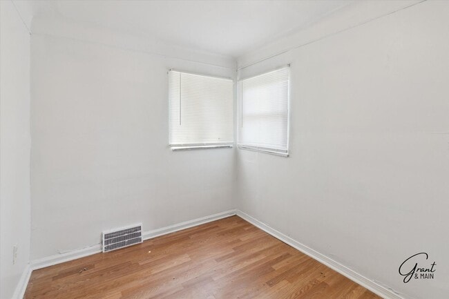 Building Photo - $1300 3 bedroom bungalow