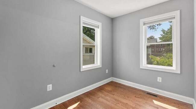 Building Photo - 2604 17th St NE