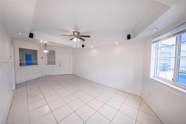 Building Photo - 1701 NE Miami Gardens Dr