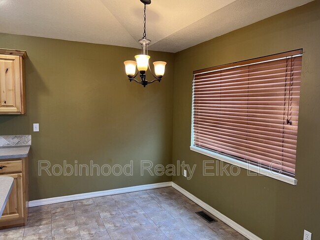 Building Photo - 214 Brookwood Dr
