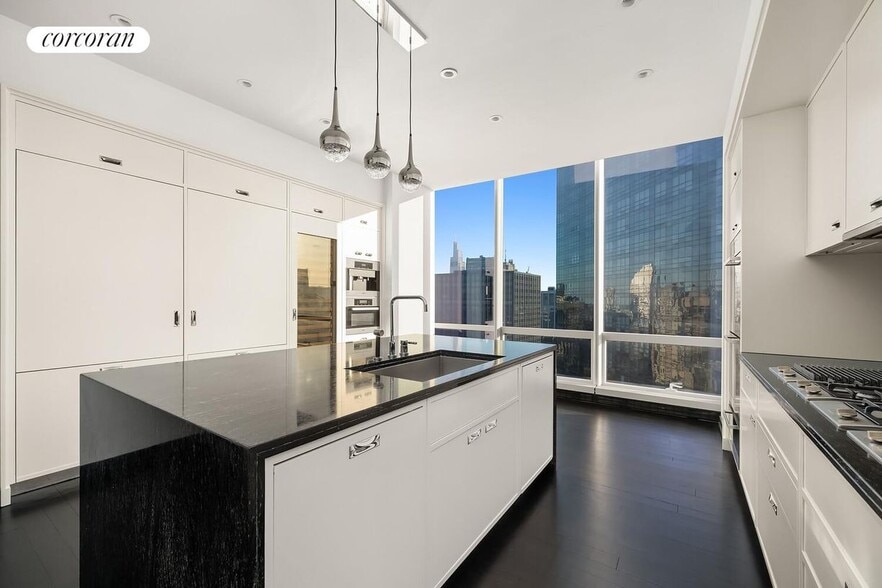 Building Photo - 157 W 57th St