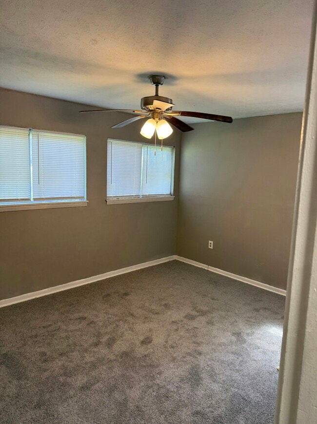 Building Photo - 1063 Capri Cir